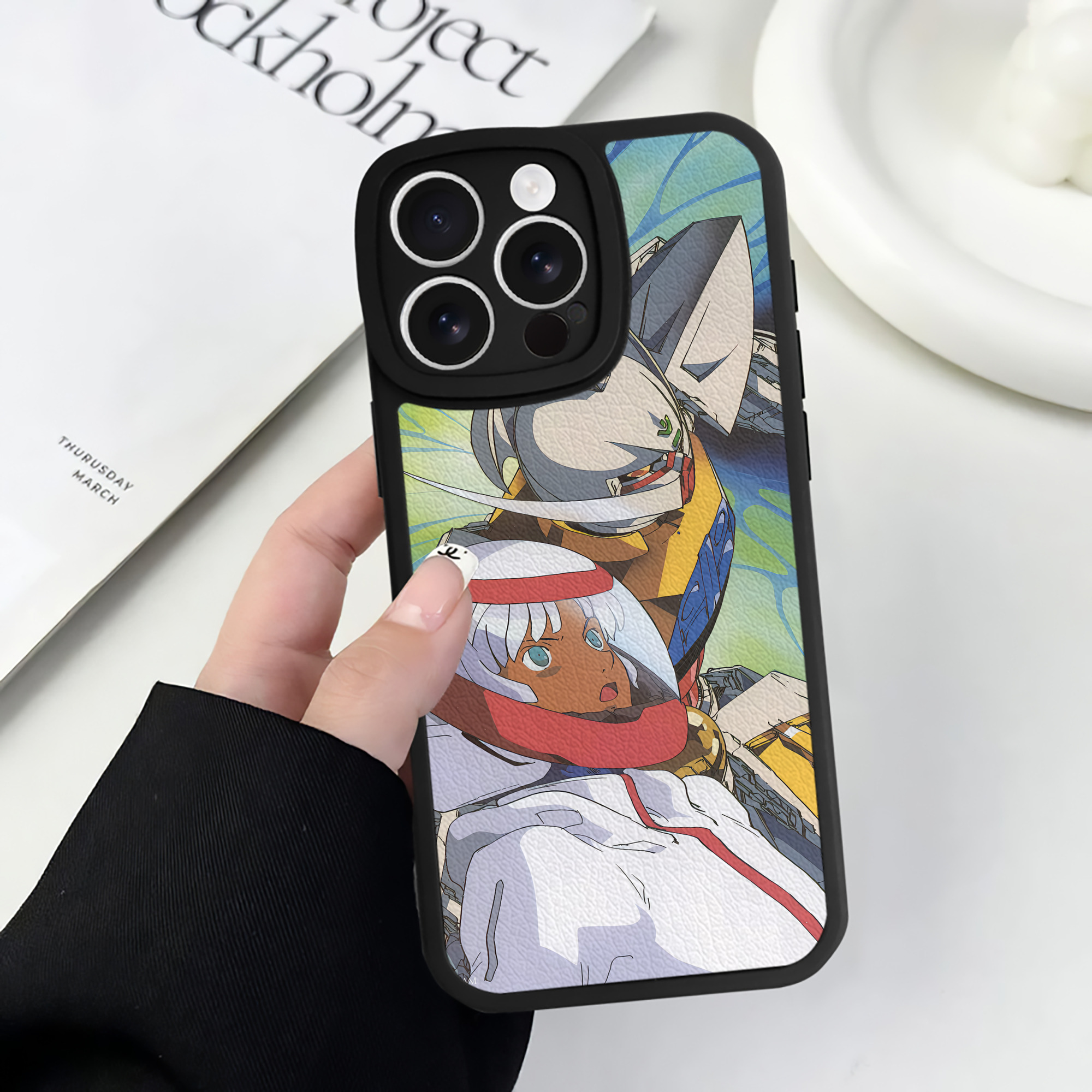 （画像用） 機動戦士ガンダム Mobile Suit Gundam 【iPhone 16シリーズ対応】シリコンスマホケース（レザー調） 材質：シリコン
